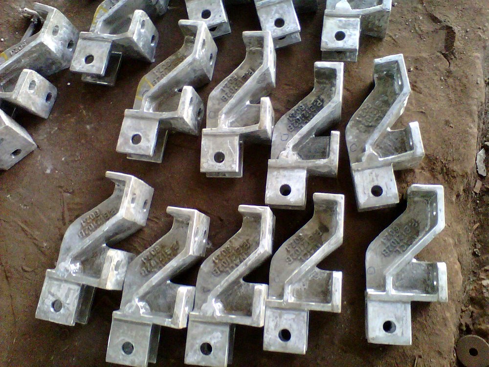Rangées d'attaches de support de tube coulées HK40 avec marquages de moulage et de numéro de coulée