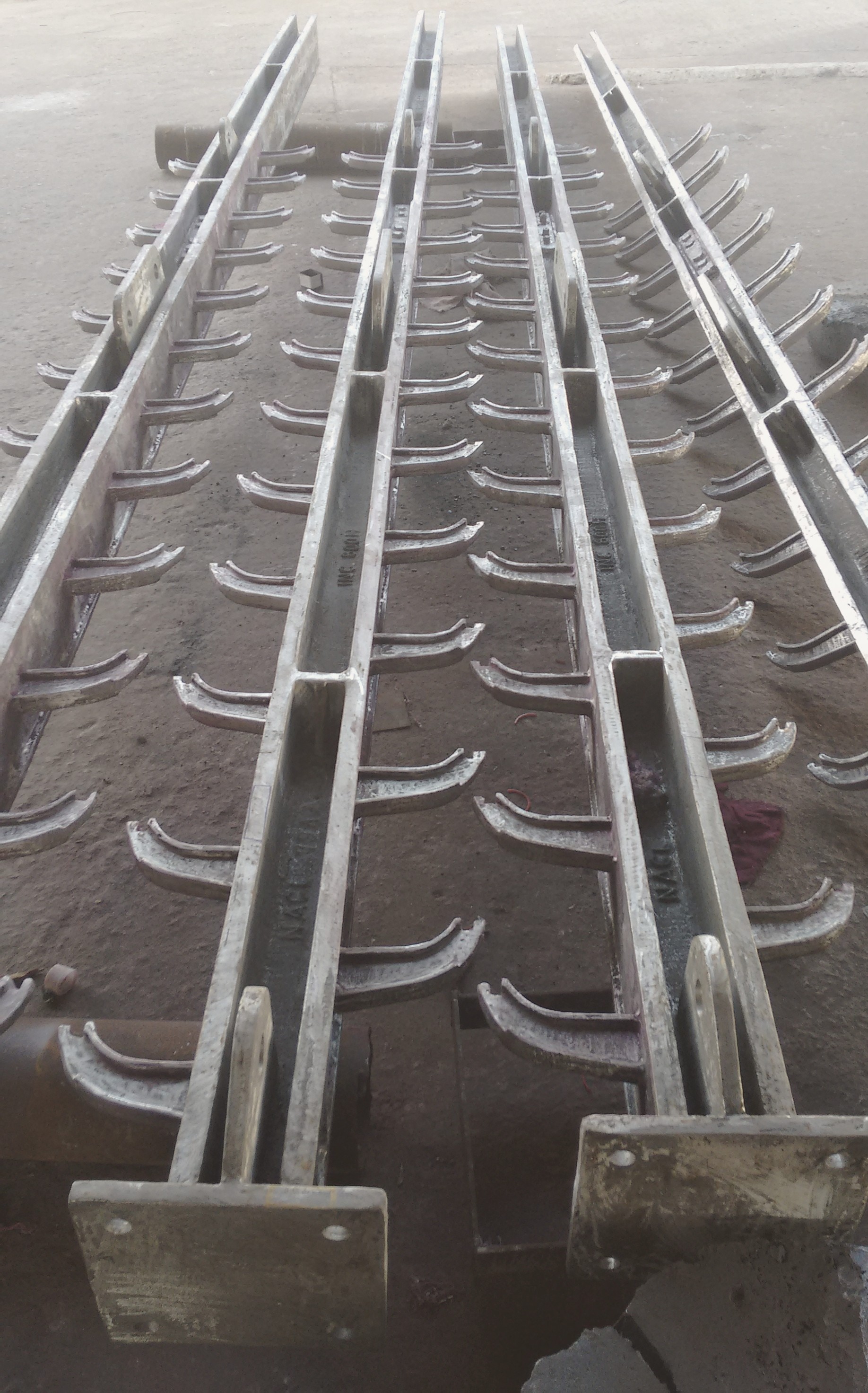 Cast reformer manifold and x-mas tree assemblies